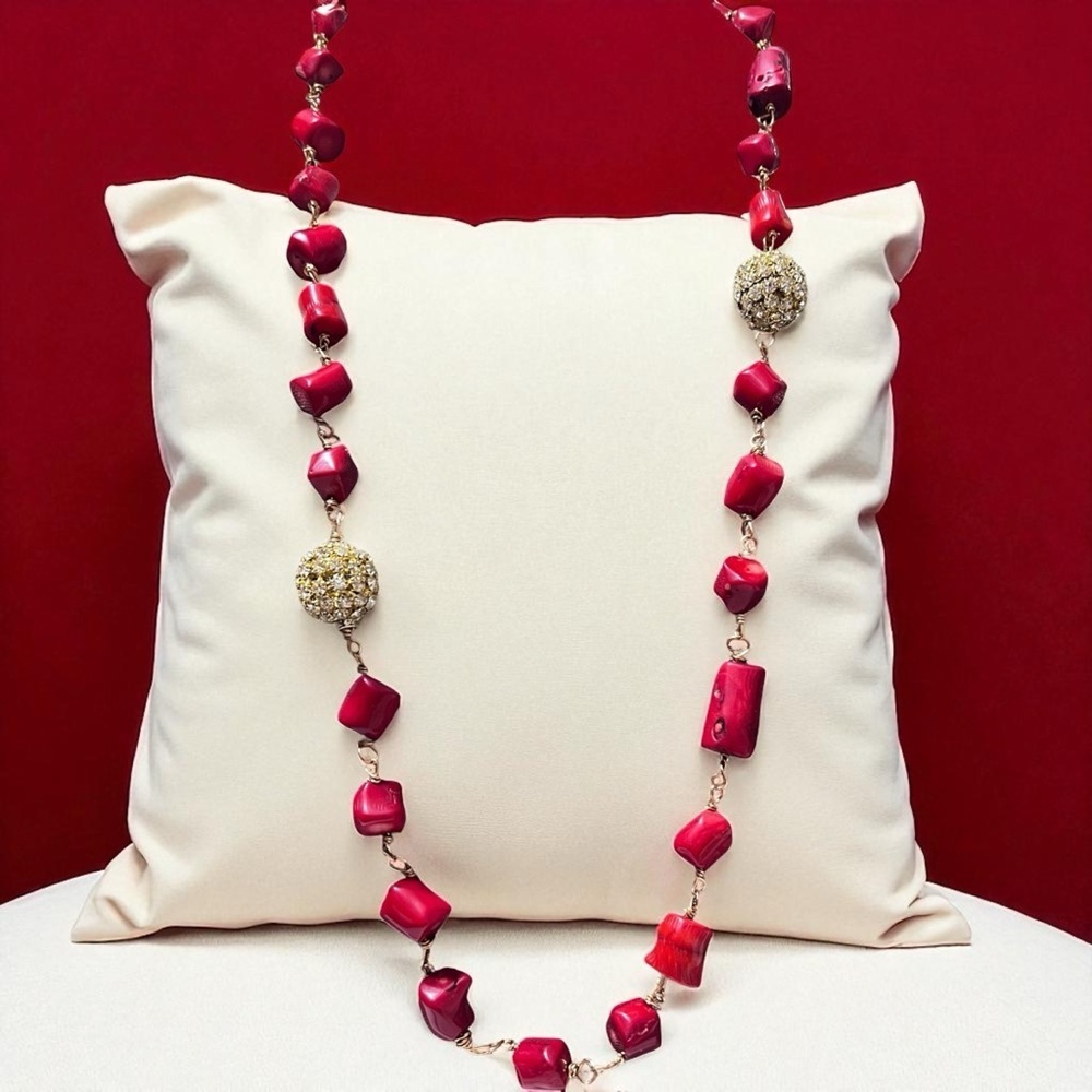 NWOT…Hand Crafted Vibrant Red Necklace☑️